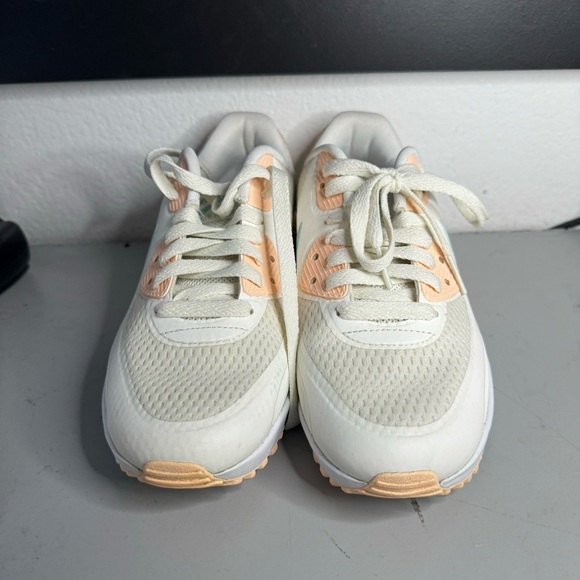 Nike - Picture 2 of 6